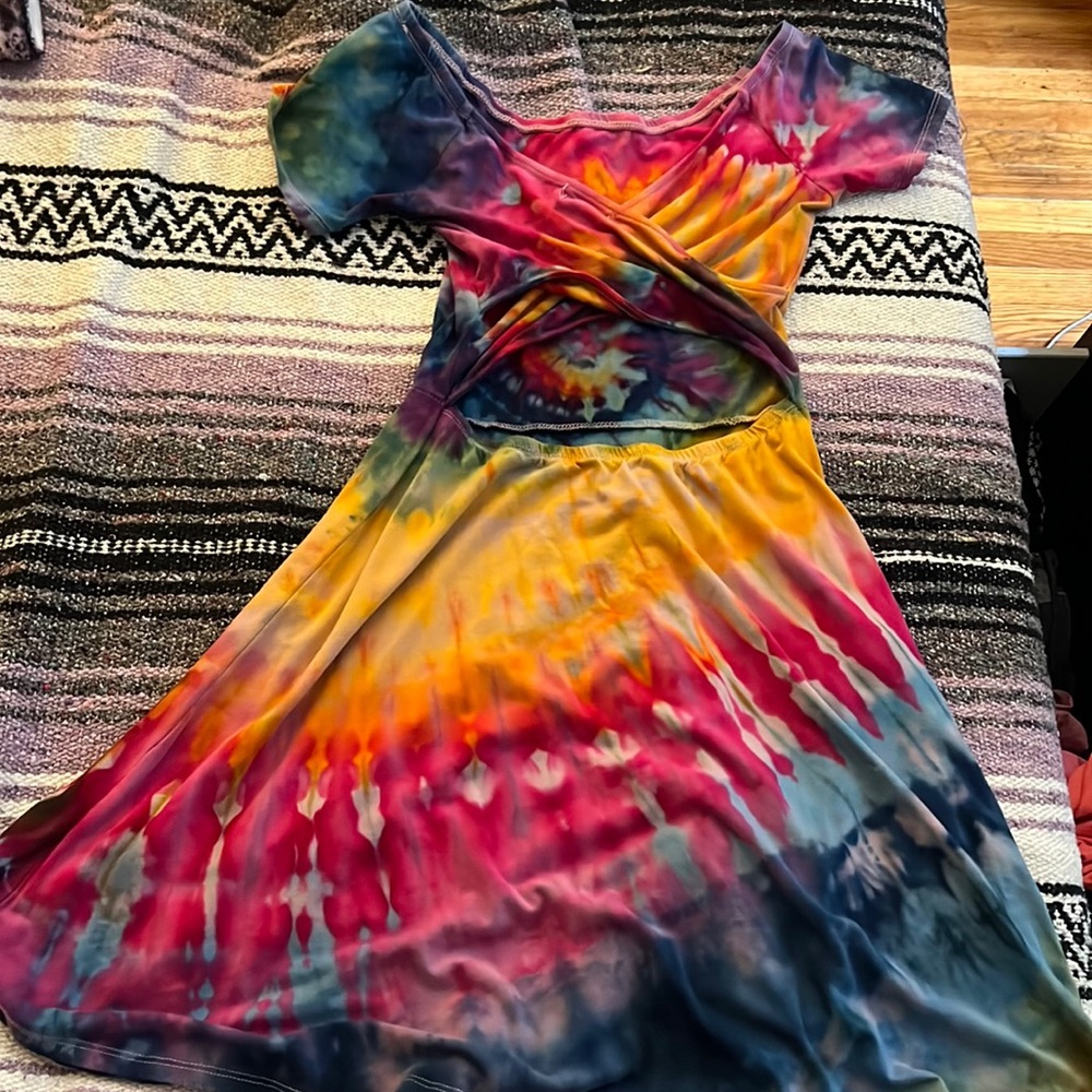 Tie dye dress with keyhole